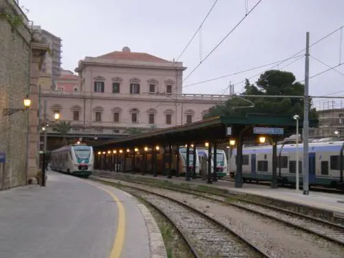 Agrigento, valigia dimenticata crea panico in stazione