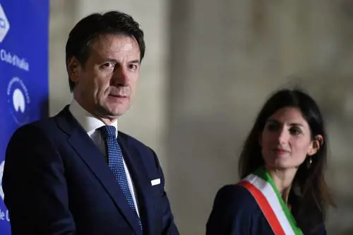 I sospetti di Conte: cosa c'è dietro il "no" a Raggi e Di Battista