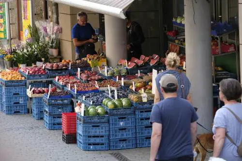 Anziana donna investita e uccisa da un furgone al mercato di Quarto
