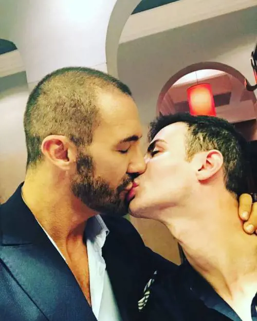 Angelo Sanzio si è fidanzato: "Sei l’infinito"