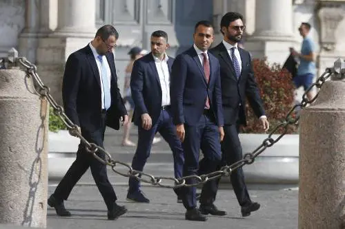 Il M5S si ribella a Di Maio: "Avanti soli o perdiamo con dignità"