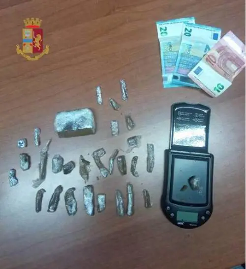 Nel Tarantino, minorenne finisce in manette per spaccio