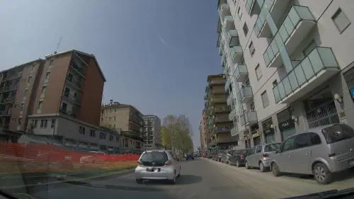 Lorenteggio, occupante abusivo pesta e minaccia l'inquilino di una casa Aler