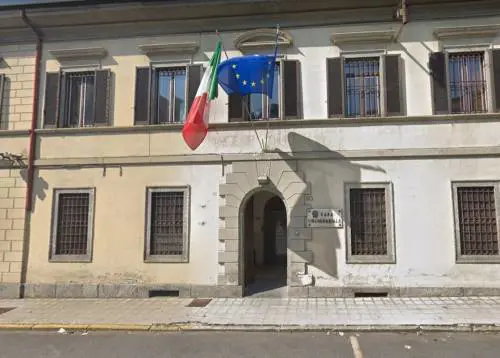 Sondrio, pesta bimbo di 7 anni e accusa la scuola: arrestato 24enne