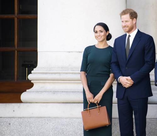 Le politiche inglesi unite per Meghan: "Contro la duchessa toni coloniali"