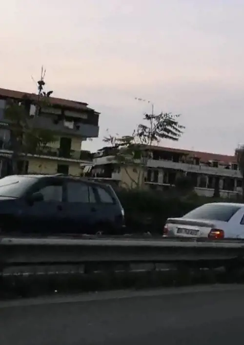 Automobile contromano sull’asse mediano di Giugliano-Melito