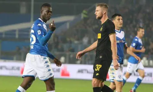 Balotelli, insulti dalla curva Inter. E lui risponde con il dito medio