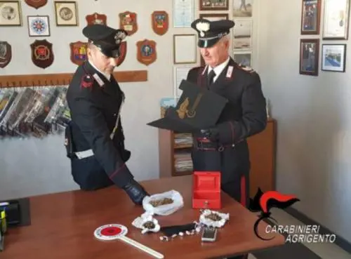 Spacciava droga a bordo di una bici elettrica: arrestato pusher "eco-friendly"