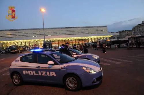 Roma, rubano zaino con 2mila euro a turista: in manette due algerini
