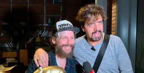 Jovanotti (truffato) si prende il Tapiro di Striscia la notizia  