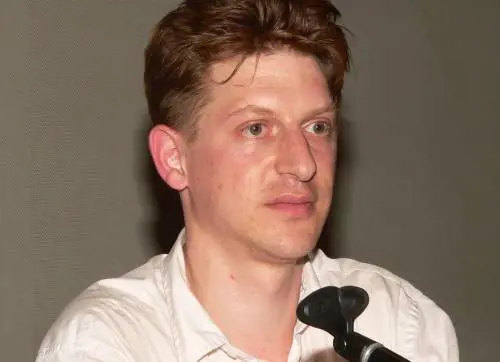 Quella di Littell è "Una vecchia storia" (ma la nuova versione è peggio)