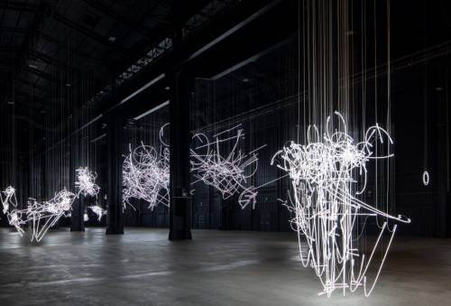 All'Hangar Bicocca l'opera "abbagliante" di Cerith Wyn Evans