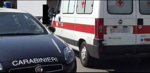 Gambizzato dal suocero, va in ospedale in scooter per farsi curare