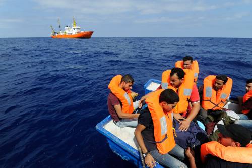 Migranti, il grande bluff del Pd. Cosa prevede il patto con la Libia