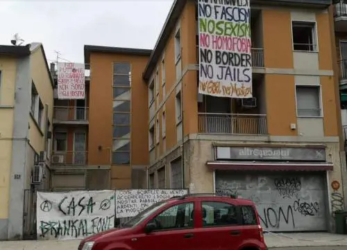 La legge dei centri sociali. Ancora un'occupazione