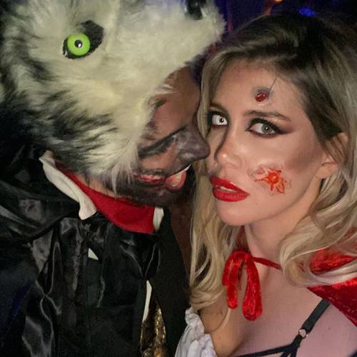 Wanda Nara in versione Cappuccetto Rosso: follower in delirio su Instagram
