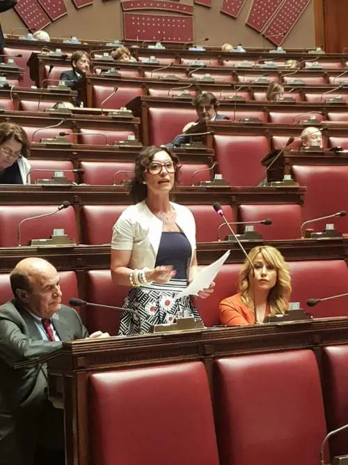 La renziana fa caporalato col portaborse. Lo pagava appena cinquanta euro al mese