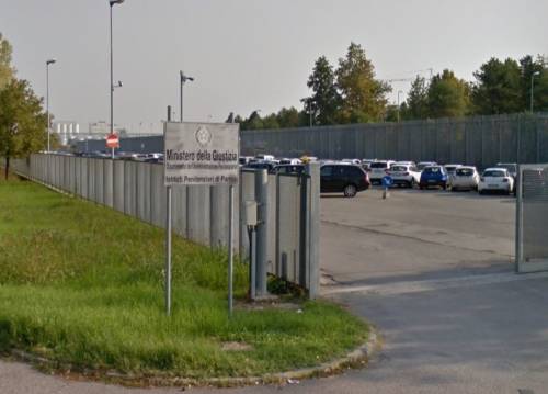 Parma, detenuto magrebino aggredisce agente e lo manda in ospedale