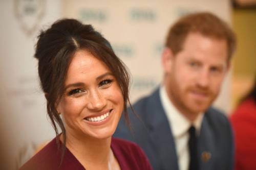 "Sei bellissimo", "Sono sposato": quel simpatico botta e risposta del principe Harry con una studentessa