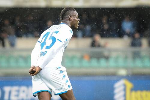 A Torino uno striscione di Forza Nuova contro Balotelli: "Mario hai ragione, sei africano”