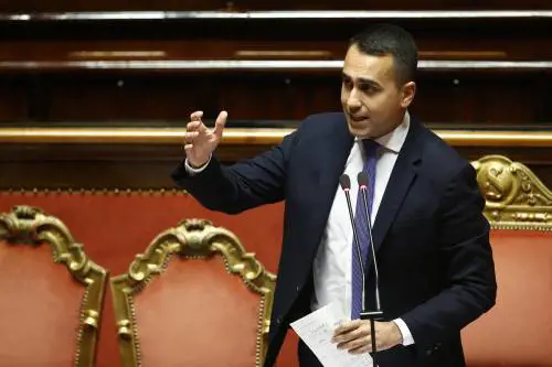 Merkel ci rispedisce i migranti e Di Maio la ringrazia pure