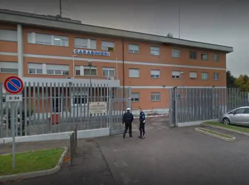Faenza, magrebino rompe dito a militare e prova a corrompere colleghi