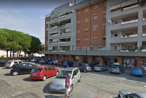 Rapinato e sequestrato in casa da falsi agenti: due arresti