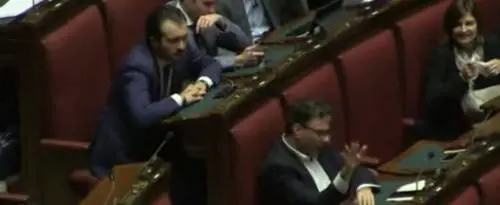 "Poltronaia", "Opportunisti...". Volano insulti tra Lega e M5S