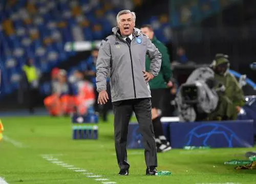 Napoli, i giocatori non vanno in ritiro. Ancelotti va via senza parlare