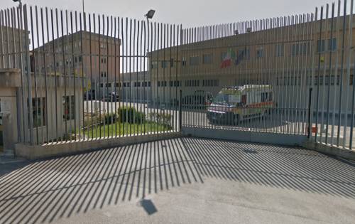 Ancona, non vuole l'espulsione: magrebino si cuce occhi e bocca