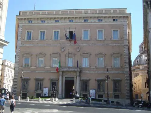 L'ex Provincia di Roma premia i suoi dirigenti con stipendi da capogiro