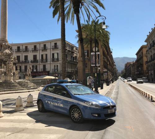 In tre la molestano, violenza ai danni di una turista di 23 anni