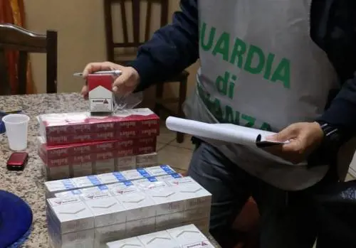 Sgominata una banda di contrabbandieri di sigarette con il reddito di cittadinanza  