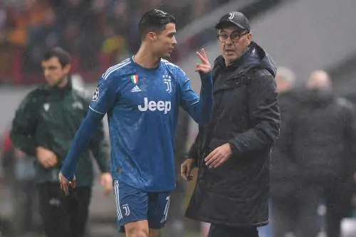 Cristiano Ronaldo e il cambio non gradito. Sarri: "Arrabbiato perché aveva male"
