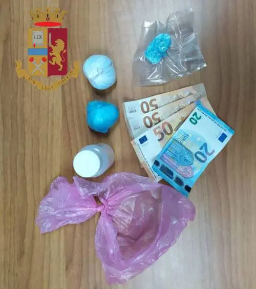 Taranto, nascondeva la droga nel tramezzo: arrestato pregiudicato