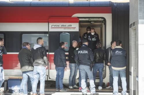 Sangue sul Frecciarossa a Bologna: inserviente aggredisce ed accoltella donna