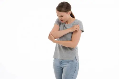 Dolori articolari, con il freddo e l'umidità aumentano: lo studio