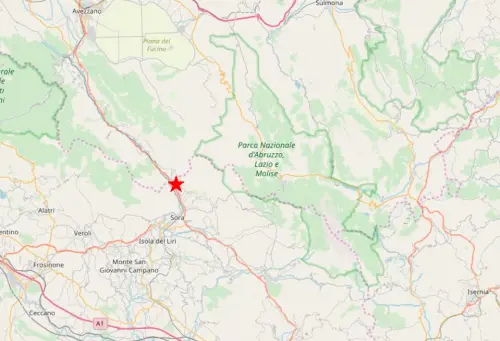 L'Aquila, forte scossa di terremoto: panico tra la gente in strada
