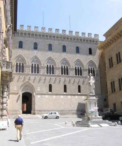 Mps, condanna a 7 anni per l'ex presidente Mussari
