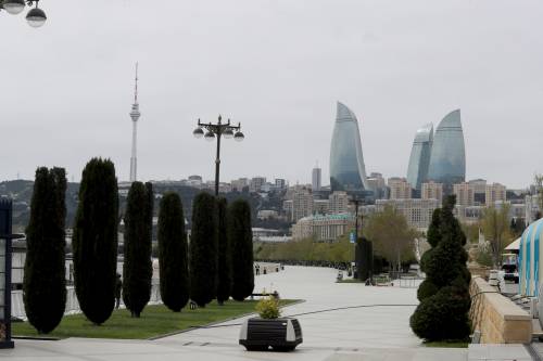 Scoprire Baku (e non solo) a bordo di un taxi