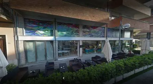 Civitanova, pesta donna e minaccia clienti della pasticceria: denunciato tunisino