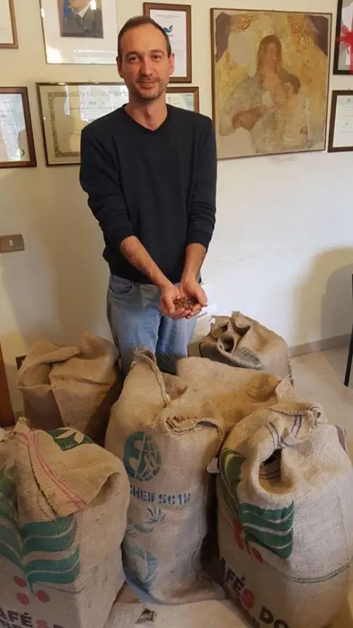 Quel sindaco ribelle che restituisce allo Stato mille euro in monetine