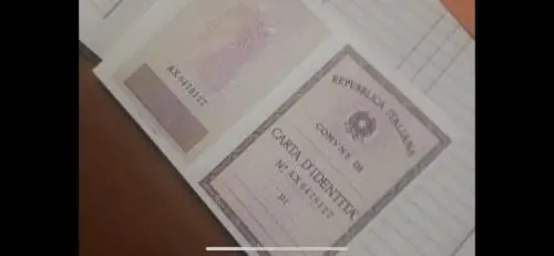 Bari, sequestrate carte d'identità rubate: denunciati due albanesi