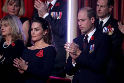 Kate Middleton indossa i gioielli della regina al Remembrance Day