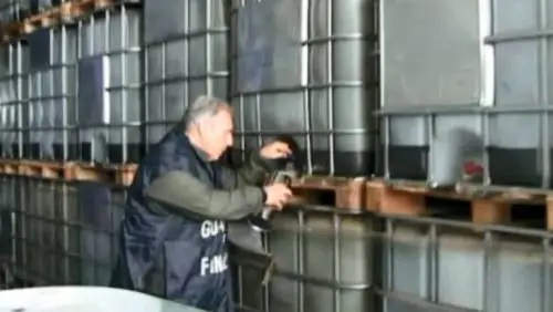 Trasporta 26mila litri di cherosene di contrabbando