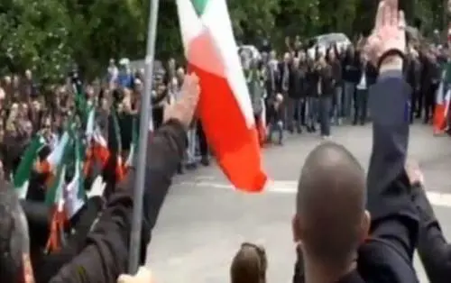 Eversione di destra e odio razziale: 12 indagati nel Senese