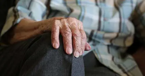 Palermo, anziano si lamenta per i dolori: picchiato e imbavagliato nella casa di cura