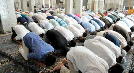 "Non lo faremo venerdì". Moschea di Roma, la strana scelta sulla preghiera per la pace