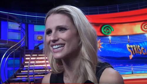 Michelle Hunziker fa l’albero di Natale in anticipo