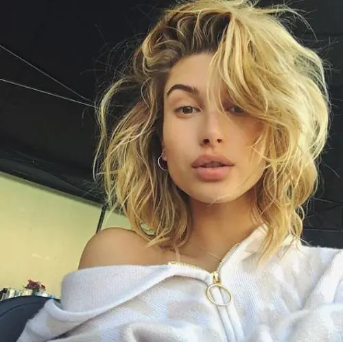 Hailey Baldwin vicina alla zia, dopo un aborto spontaneo